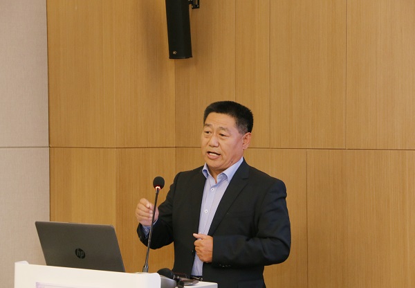 集团公司党委书记张会民从完美网页版建设的角度作点评发言.jpg
