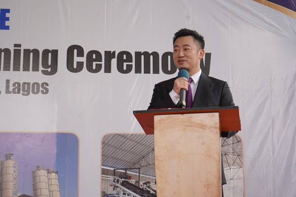 6.集团公司董事长助理黄寓里致辞.JPG