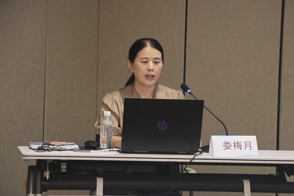 集团党委副书记、工会副主席娄梅月主讲《公司发展历程及完美网页版》.jpg